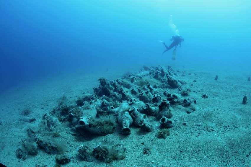 2500 éves amforák kerültek elő Albánia partjainál