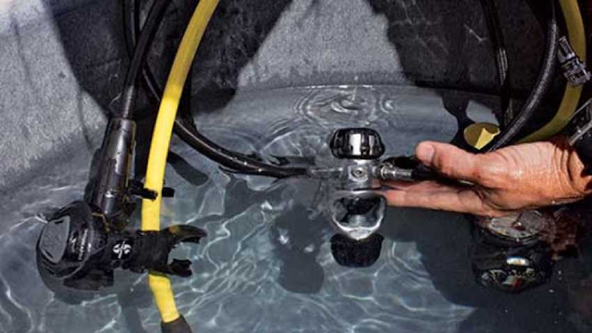 A búvárfelszerelések megfelelő fertőtlenítését hangsúlyozza a DAN