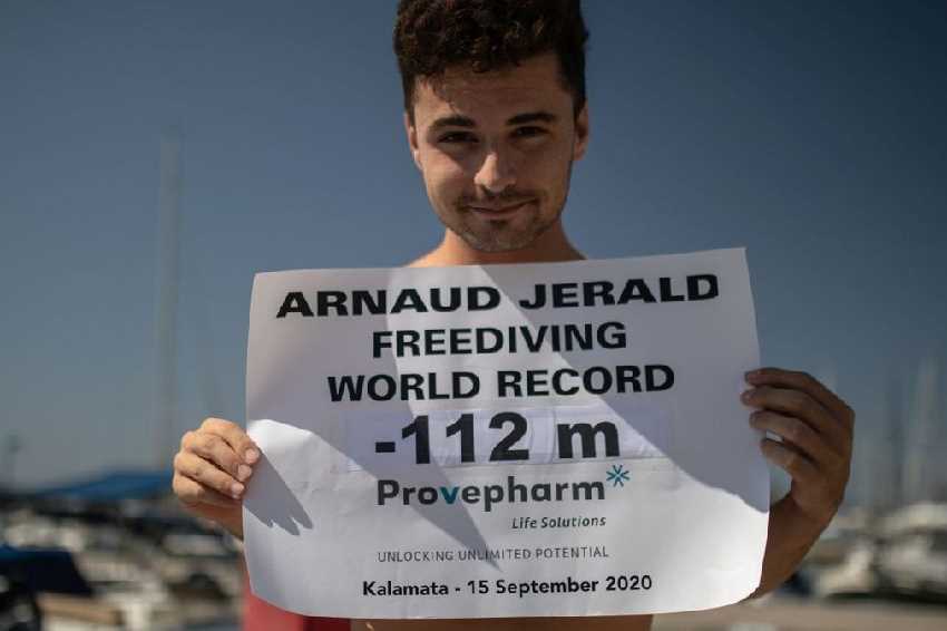 Elképesztő világcsúcs: egy levegővel 112 méterre merült egy búvár