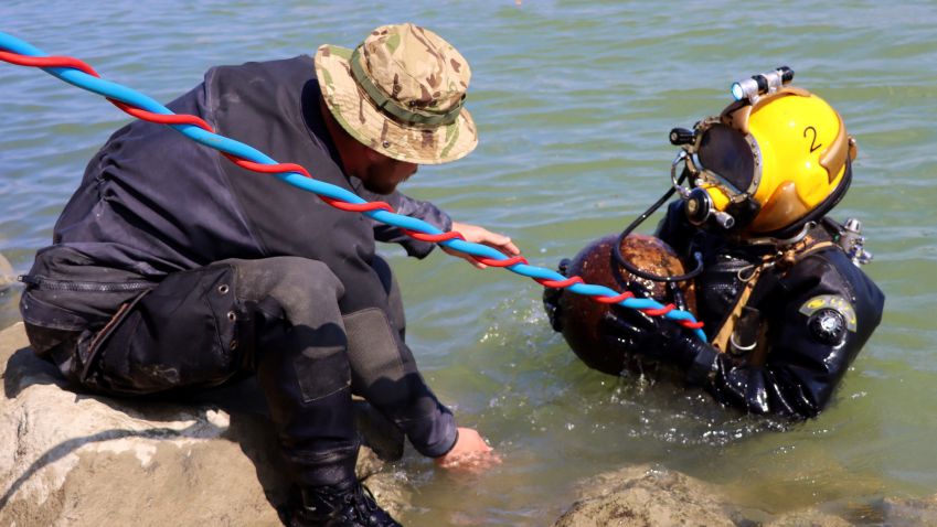 Katonabúvár a Dunában