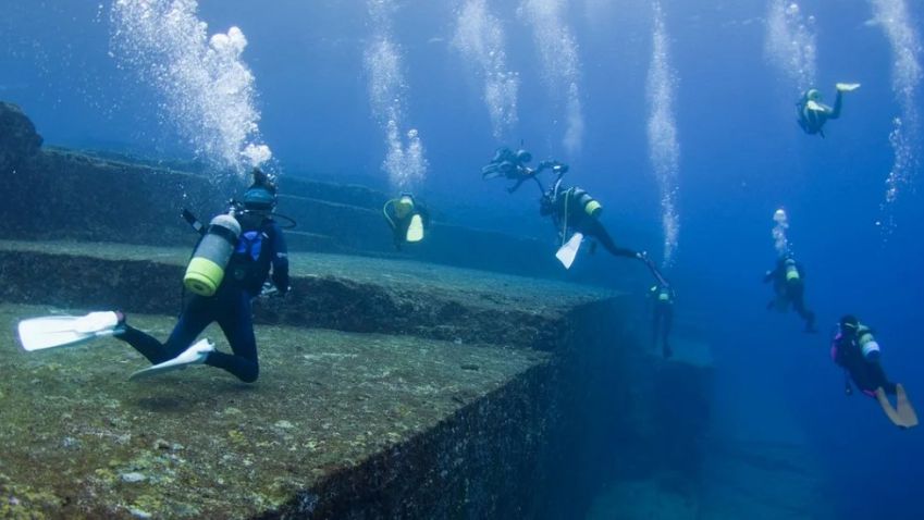 Víz alatti piramis Tajvan partjainál