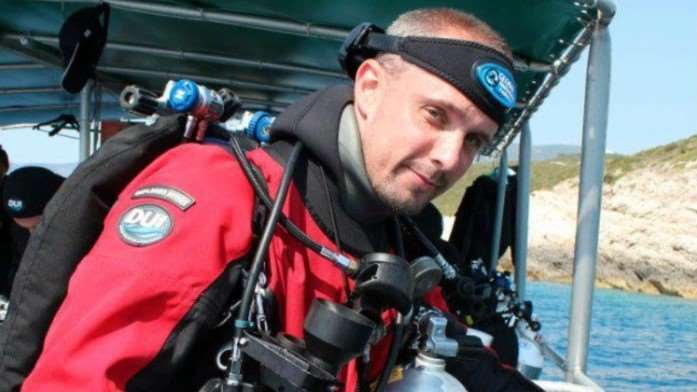 Húsz éve egy ország szurkolt a bódvarákói barlangba rekedt búvárnak